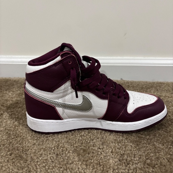 Nike Air Jordan 1 Retro High OG "Bordeaux" - Picture 2 of 7